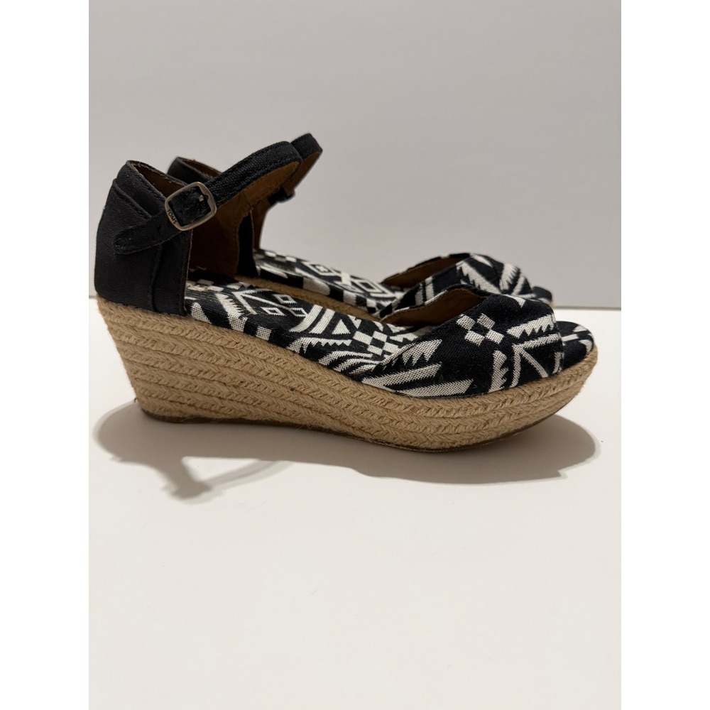 TOMS Strappy Wedge Sandals Size 7 Black White Geometric Espadrille Peep Toe